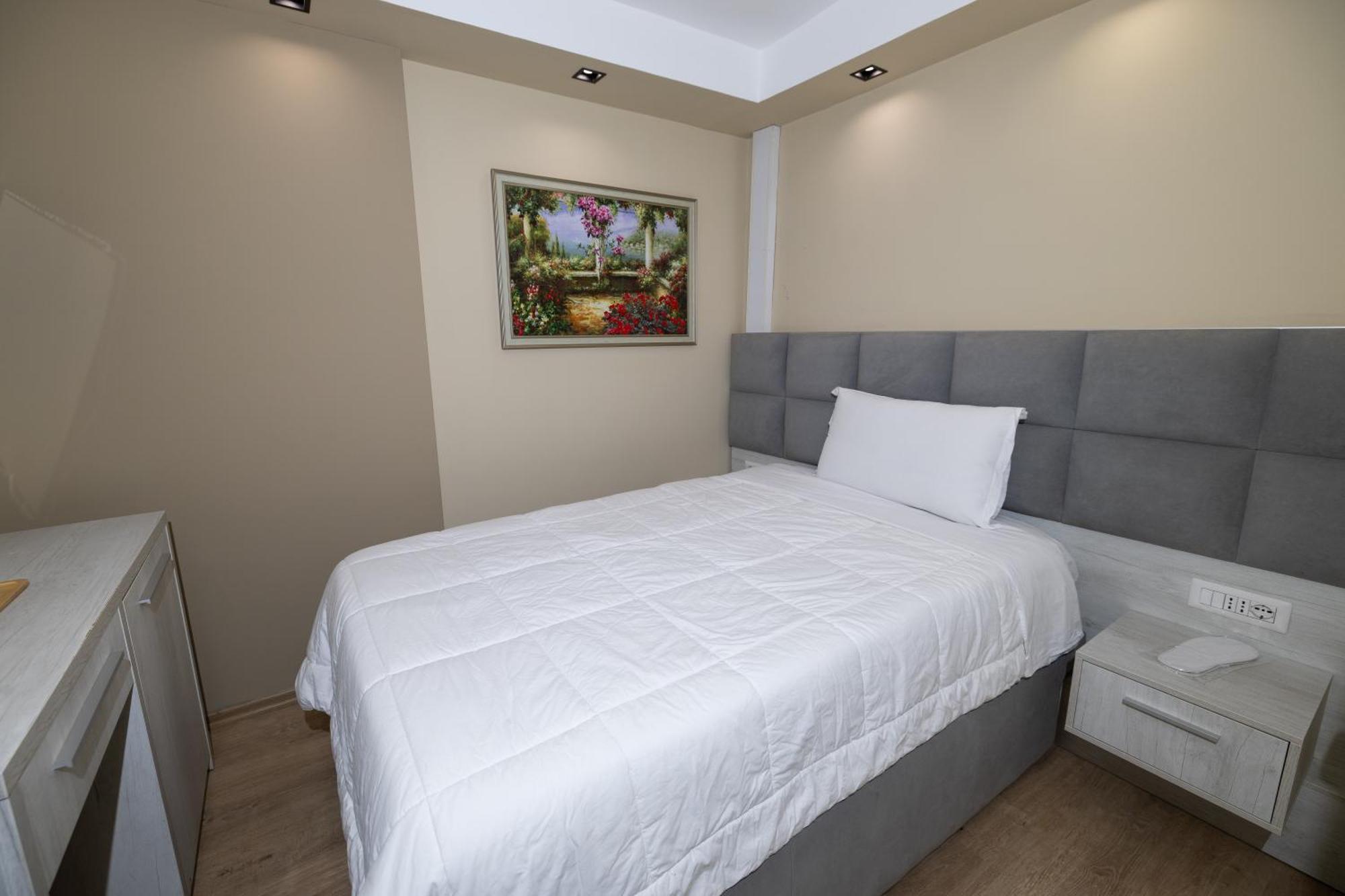 4R Colombo Hotel Tirana Eksteriør billede