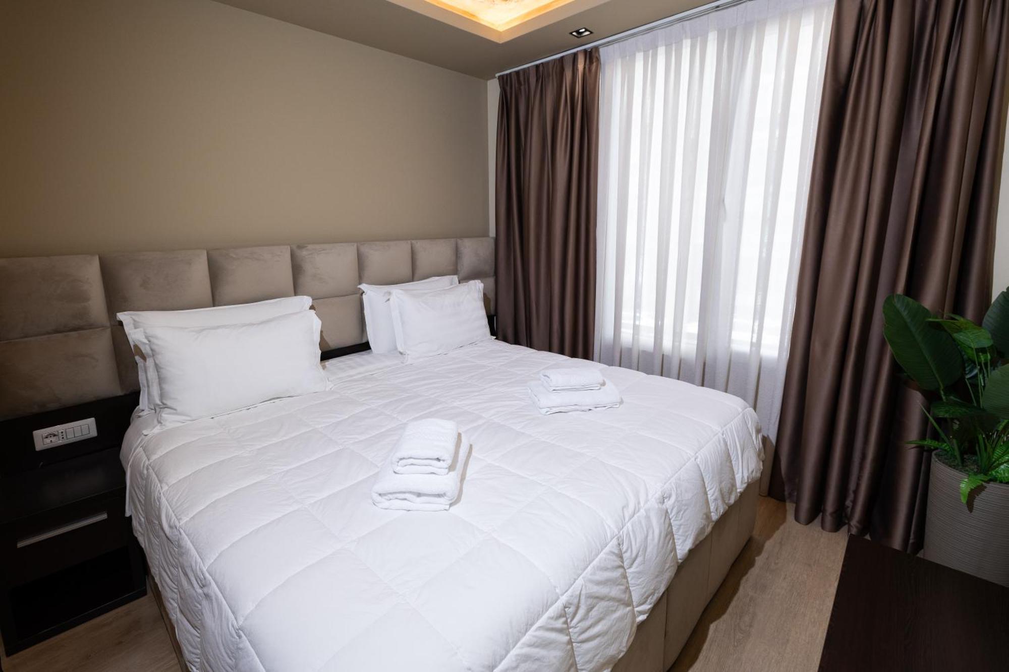 4R Colombo Hotel Tirana Eksteriør billede