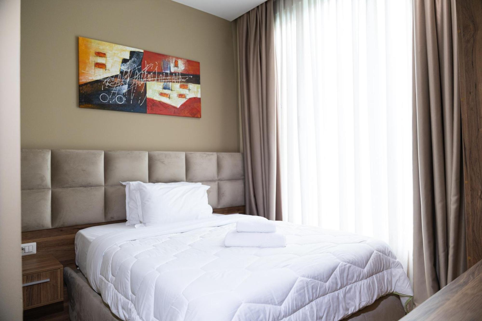 4R Colombo Hotel Tirana Eksteriør billede