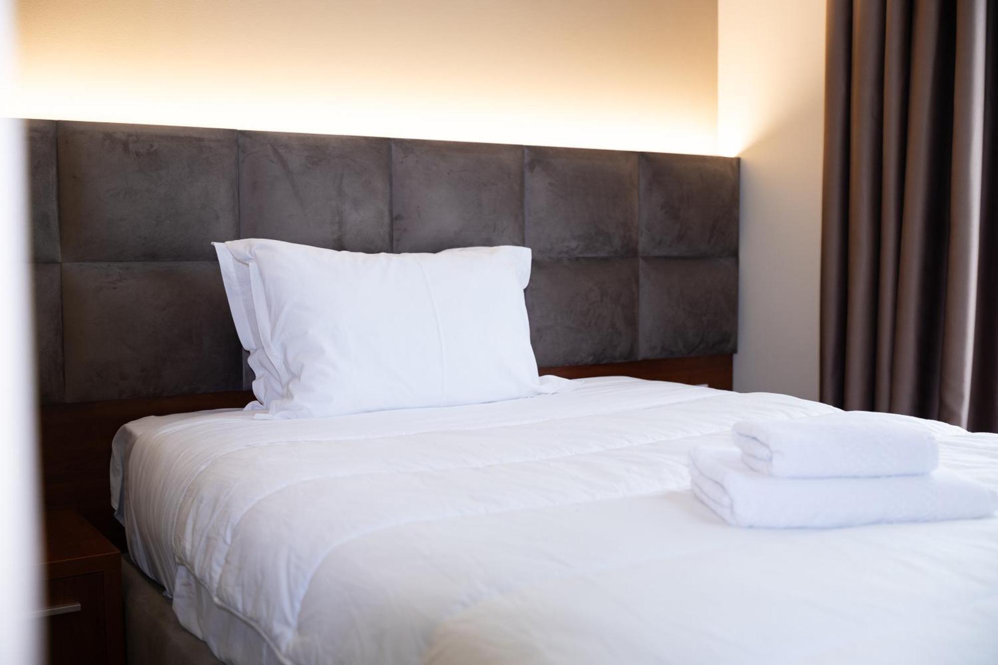 4R Colombo Hotel Tirana Eksteriør billede