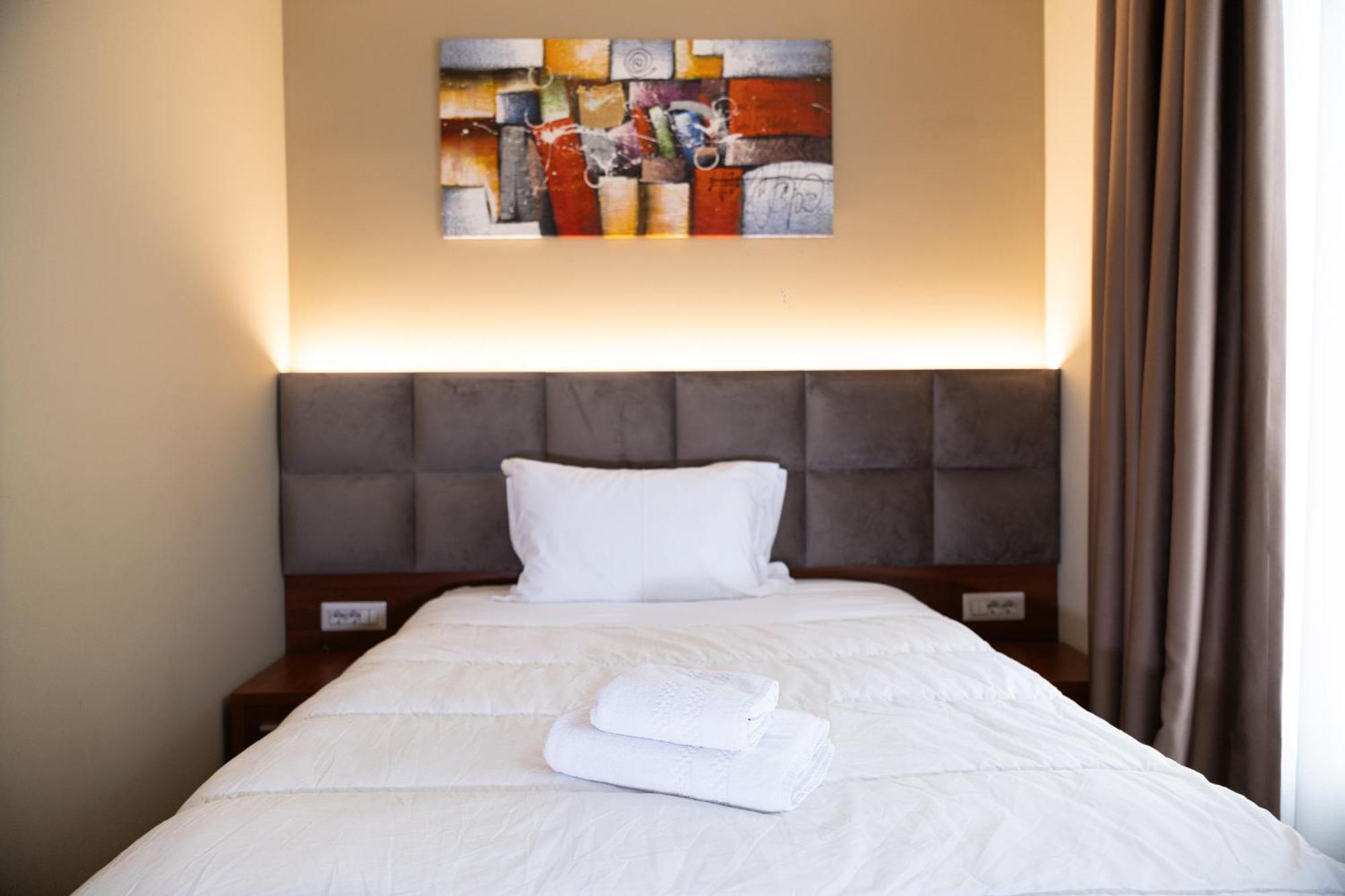 4R Colombo Hotel Tirana Eksteriør billede
